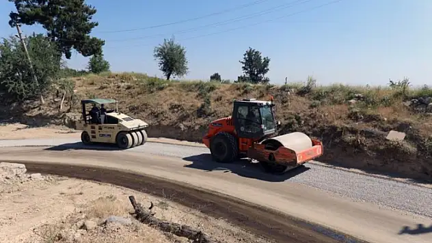 Menteşe'deki Kırsal Mahallelerde Yol Çalışması