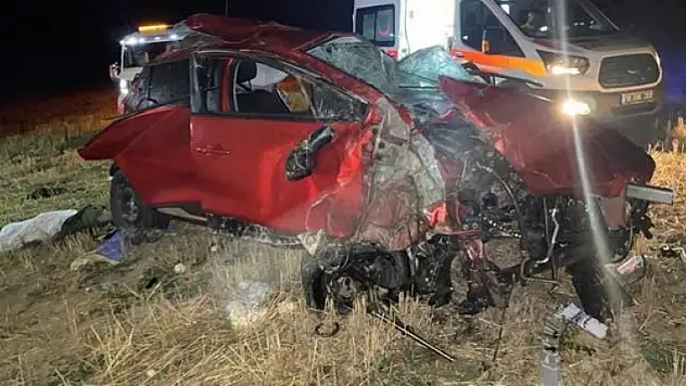 Şarampole Yuvarlanan Otomobilde Aynı Aileden 1'i Bebek 3 Kişi Hayatını Kaybetti