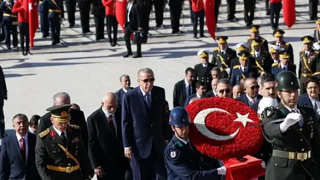 Anıtkabir'deki Törende MHP Lideri Bahçeli'nin Yüzüğü İlgi Odağı Oldu