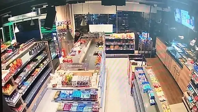 Marmaris'teki Kaçak Göçmenleri Bisküvi Kolisi Yakalattı