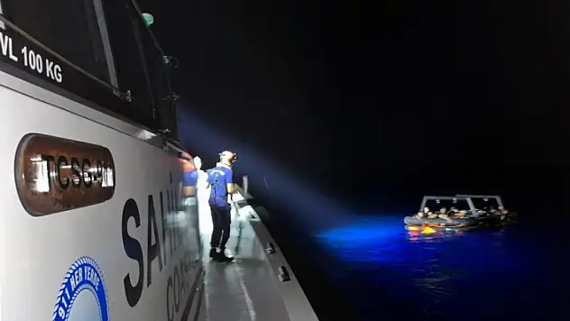 Marmaris ve Datça'da 125 Göçmen Kurtarıldı, 4 Kişi de Yakalandı