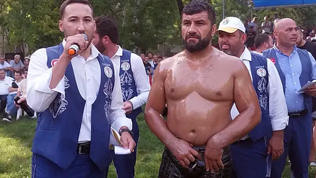 Muğla'nın Faal Tek Başpehlivanı Ali Yanatma Yeniden Er Meydanında Kürsü Gördü