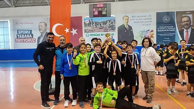 Köyceğiz Yunus Emre Ortaokulu'ndan Hentbolda Büyük Başarı