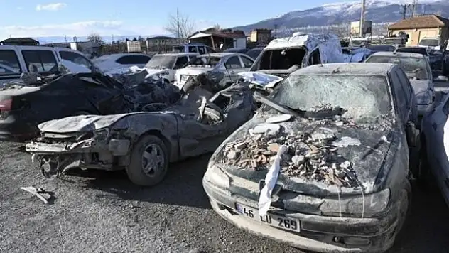 DEPREM HASARLI ARAÇLAR İNTERNETTEN SATIŞA ÇIKTI