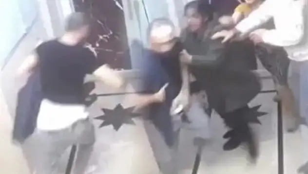 İNTERNETTEN TANIŞTIĞI ENGELLİ GENCİN EVİNE GİTTİ, YARI ÇIPLAK KAÇTI