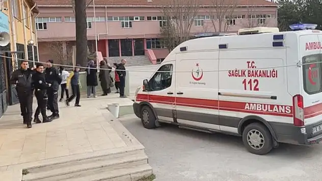 OKULDAKİ KAN DONDURAN OLAYDA 7. SINIF ÖĞRENCİSİ KIZ 5 ARKADAŞINI BIÇAKLADI