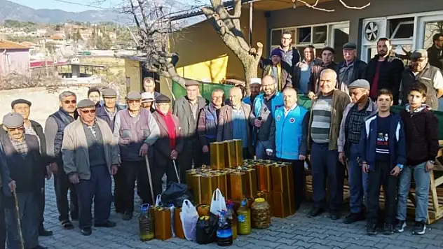 YATAĞAN'DAKİ KÖYLÜLER DEPREMZEDELERE ZEYTİNYAĞI, ZEYTİN, TURŞU VE PEKMEZ GÖNDERDİ