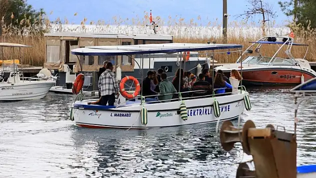 KADIN AZMAĞI'NDA SU VE KUŞ SESİ EŞLİĞİNDE TEKNE TURU