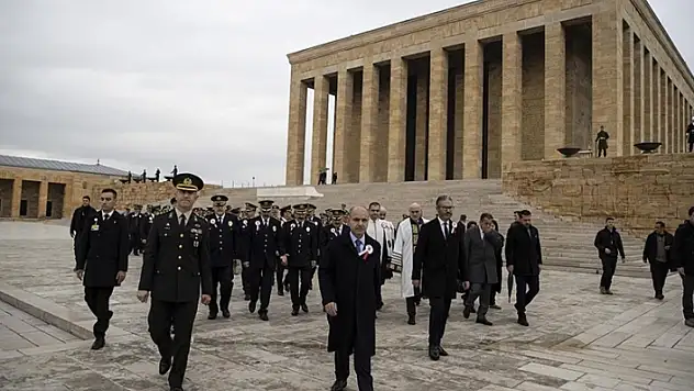 EMNİYET GENEL MÜDÜRLÜĞÜ'NDEN ANITKABİR'E ZİYARET