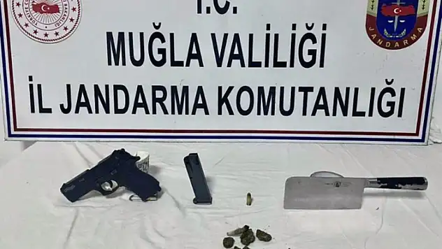 FETHİYE'DE ARACINDA MADDE BULUNDURAN ŞAHSA OPERASYON!