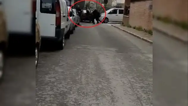 YOL VERME KAVGASI BÜYÜDÜ: YUMRUKLAR KONUŞTU