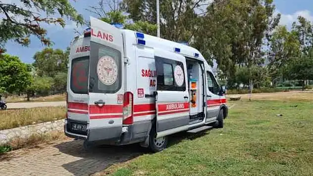 GÜMBET'TE BOĞULMAK ÜZERE OLAN GENCİ VATANDAŞLAR KURTARDI