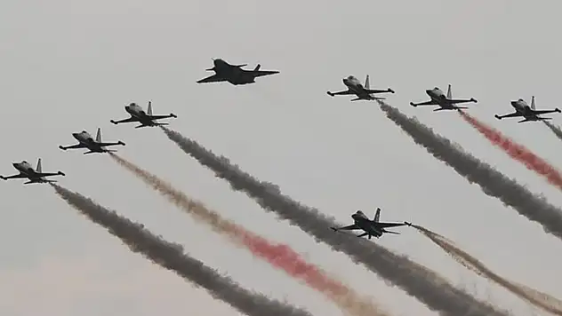 TÜRK YILDIZLARI, SOLOTÜRK VE KIZILELMA BİRLİKTE UÇTU