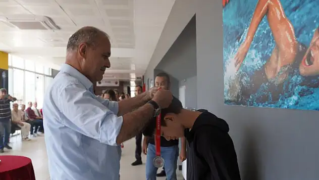 ORTACA BELEDİYESİ'NİN YARI OLİMPİK YÜZME HAVUZUNDAN ŞAMPİYONLAR ÇIKIYOR