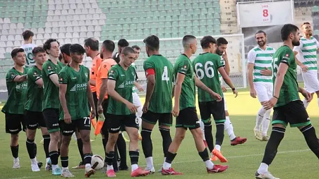 FUTBOLCULARIN ALACAKLARINI ÖDEYEMEYEN DENİZLİSPOR'A TEPKİ