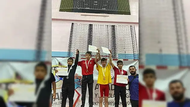 KÖYCEĞİZLİ MİNİK GÜREŞÇİ, GÜMÜŞ MADALYA KAZANDI