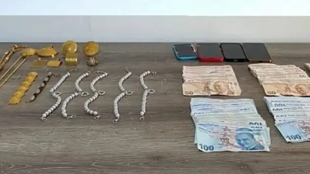 BODRUM'DA SİLAHLI YAĞMA YAPAN 2 ŞÜPHELİ TUTUKLANDI