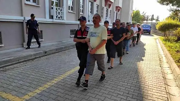 YUNANİSTAN'A KAÇMAYA ÇALIŞAN 14 ŞÜPHELİ YAKALANDI!