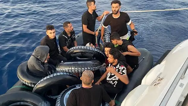 MUĞLA'DA YUNANİSTAN TARAFINDAN GERİ İTİLEN 22 DÜZENSİZ GÖÇMEN KURTARILDI!