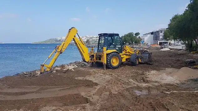 SAHİLE İZİNSİZ YAPILAN TAŞ DUVAR BELEDİYE TARAFINDAN YIKILDI