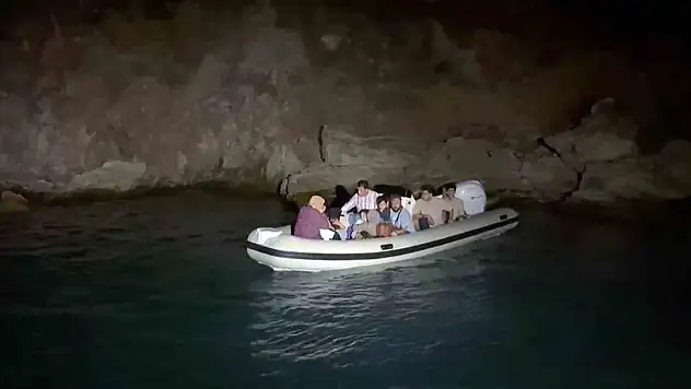 Marmaris'te 26 düzensiz göçmen ve bir göçmen kaçakçısı yakalandı