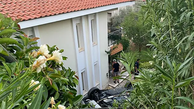 Marmaris'te evin bahçesine otomobil düştü! 1 kişi hayatını kaybetti