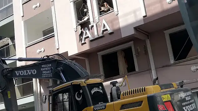 Marmaris'te riskli binasını yıktırdı şimdi çivi çakamıyor! 'Belediye'den üç yıldır ilerleme kaydedemedim'