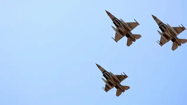 Menteşe'de 19 Mayıs heyecanı F-16'ların gösterisiyle başladı