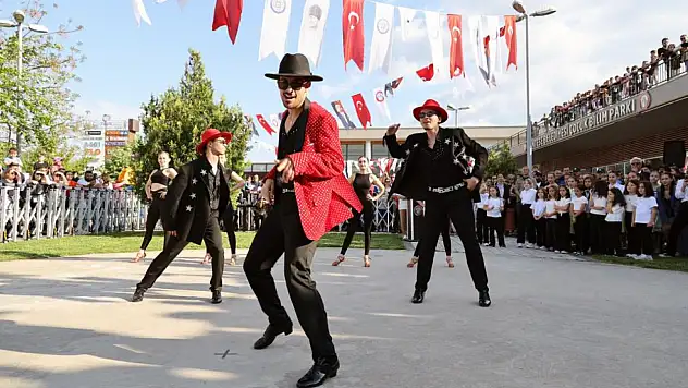 Menteşe'de Dünya Dans Günü renkli gösteriler ile kutlandı
