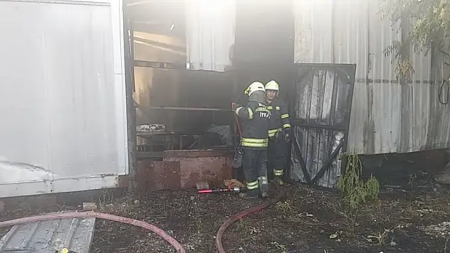 Menteşe'de ot yangını konteynırlara sıçradı: 4 konteynır zarar gördü