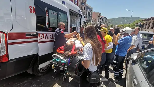 Menteşe'de trafik kazası: Kadın sürücü yola savruldu