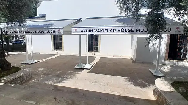 Menteşe Kurşunlu Camii'nden sökülen tentenin yerine yenisi takıldı
