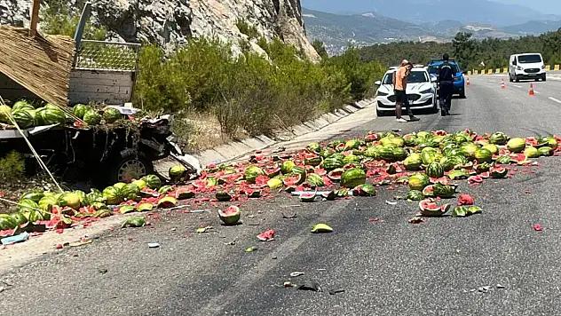 Milas Boğa Yolu yokuşunda kamyonetler çarpıştı: 2 yaralı