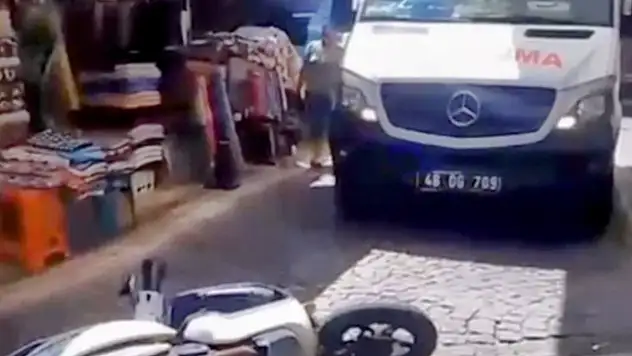 Milas'ta bir anda yola fırlayan çocuğa motosiklet çarptı