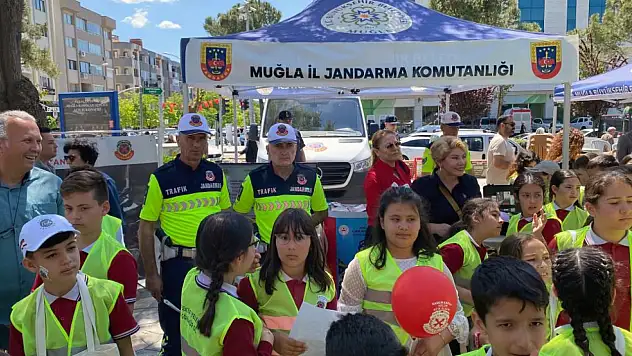 Muğla'da jandarmadan Trafik Haftasında özel stant