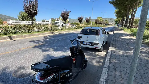 Muğla Menteşe'de motosiklet, otomobile çarptı: 1'i çocuk 2 yaralı!