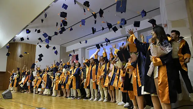 Muğla Sıtkı Koçman Üniversitesi'nde mezuniyet coşkusu