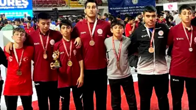 Muğlalı güreşçiler Sivas'tan 12 Madalya ile döndü