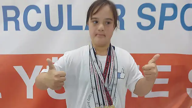 Muğlalı özel sporcu Elif Oral madalya yağmuruna tutuldu