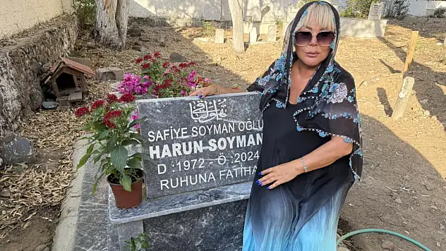 Safiye Soyman oğlunun Bodrum'daki kabrini ziyaret etti