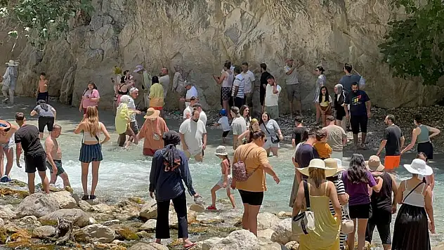 Saklıkent Kanyonu ziyaretçi akınına uğradı