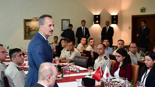 Savunma Sanayii Başkanı Görgün, yeni atanan askeri ataşelerle bir araya geldi