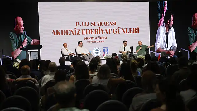 Ünlü isimler Bodrum'daki Akdeniz Edebiyat Günleri'nde buluştu