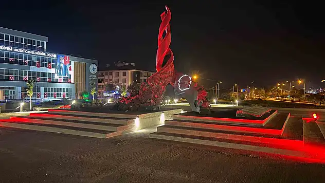 CUMHURİYE'İN 100. YILINA ÖZEL 100. YIL HEYKELİ