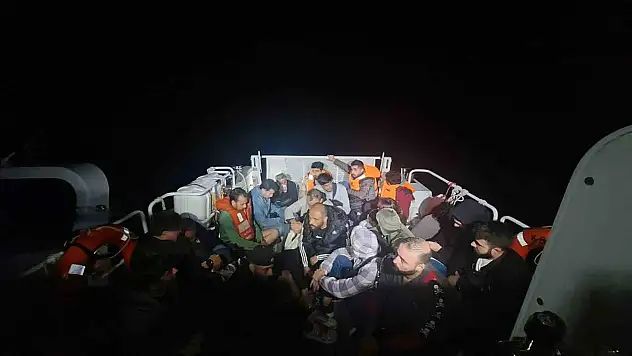 DATÇA'DA DÜZENSİZ GÖÇMEN VAKASI: 22 GÖÇMEN KURTARILDI
