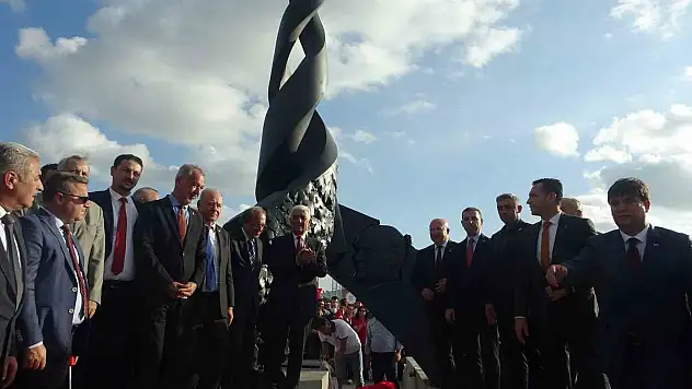 CUMHURİYET'İN 100.YIL HEYKELİ MUĞLA'DA AÇILDI