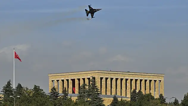 SOLOTÜRK'TEN NEFES KESEN 100. YIL GÖSTERİSİ