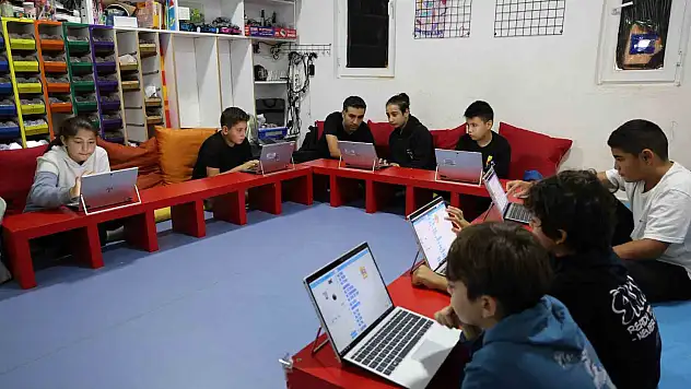 MARMARİS ÖĞRENCİLERİ BİLİM VE SANATLA BULUŞTURDU