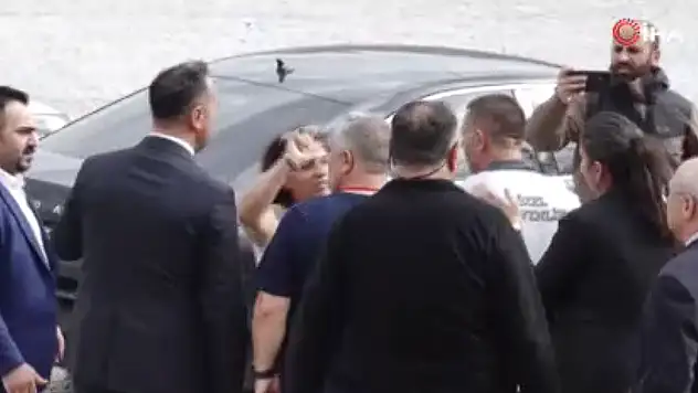 YENİ BAŞKAN ÖZGÜR ÖZEL'E İLK GÜNDE PROTESTO