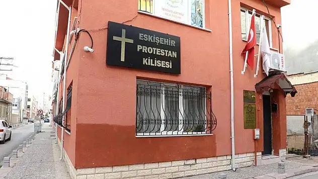 ESKİŞEHİRDE KİLİSE PASTÖRÜ'NE TOKATLI SALDIRI